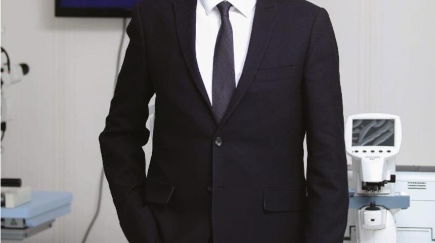 Açık tenli ve renkli gözlüler dikkat