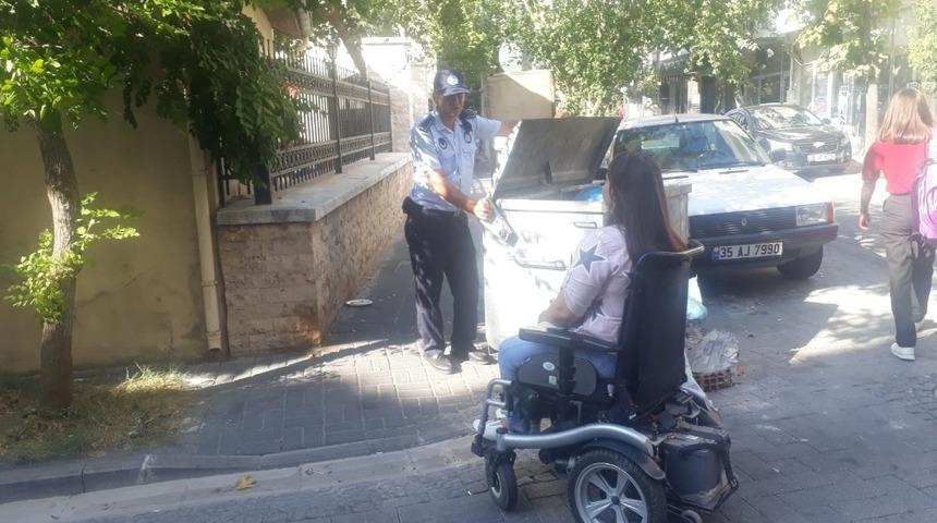 Manisa B&uuml;y&uuml;kşehir zabıtası engelli vatandaşların yanında
