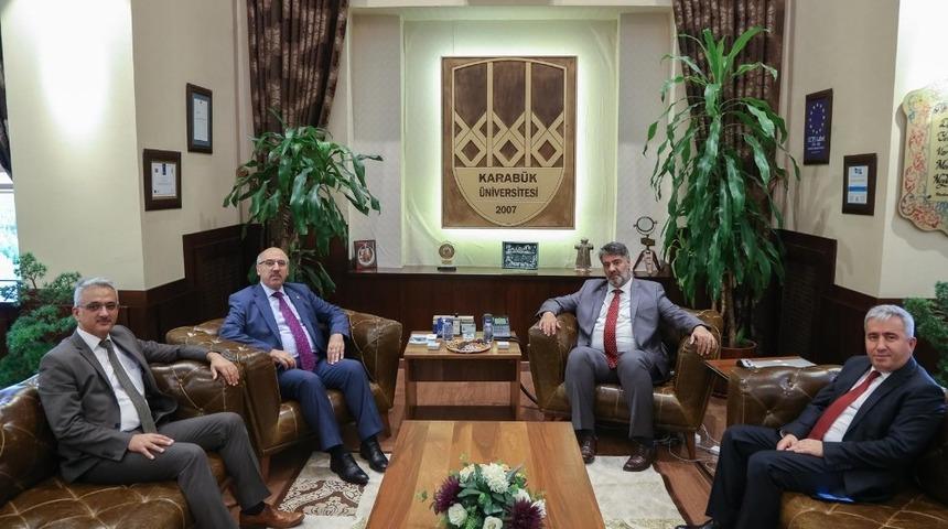 İstanbul &Uuml;niversitesi Rekt&ouml;r&uuml; Ak, Rekt&ouml;r Polat&rsquo;a başarılar diledi