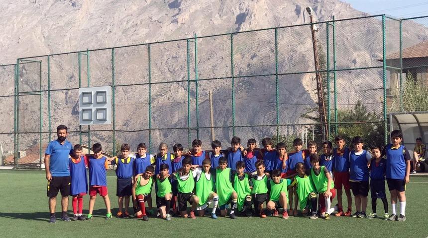 Hakkari&rsquo;de Fenerbah&ccedil;e futbol okulu a&ccedil;ıldı