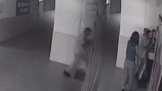 Mersin'de veli ilkokul müdürünün odasını bastı! 