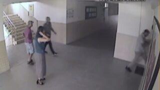 Çocuğunun sınıfı değiştirilmediği için okulun odasını bastı