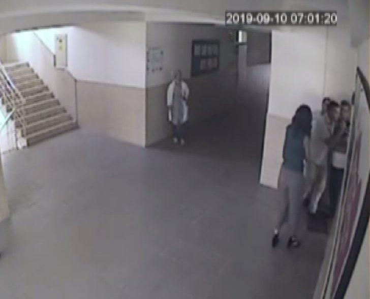 Mersin'de veli ilkokul müdürünün odasını bastı!  G2