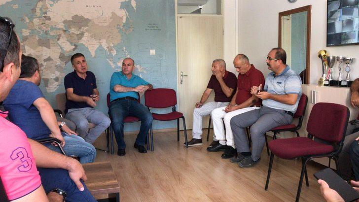 Mersin'de veli ilkokul müdürünün odasını bastı!  G3