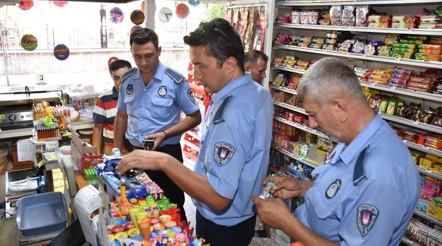 Şehzadeler Belediyesi zabıtasından okul &ccedil;evrelerinde denetleme
