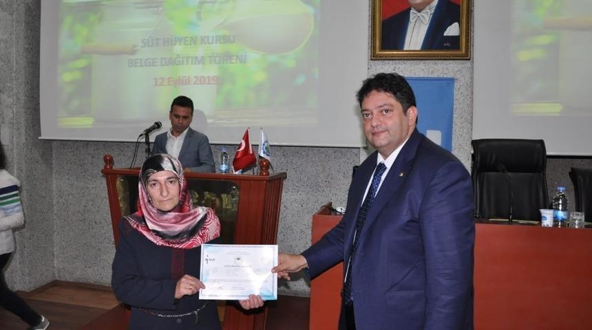 &lsquo;S&uuml;t Hijyeni Mesleki Eğitim Kursu&rsquo;nu tamamlayan kadın &ccedil;ift&ccedil;ilere sertifika verildi