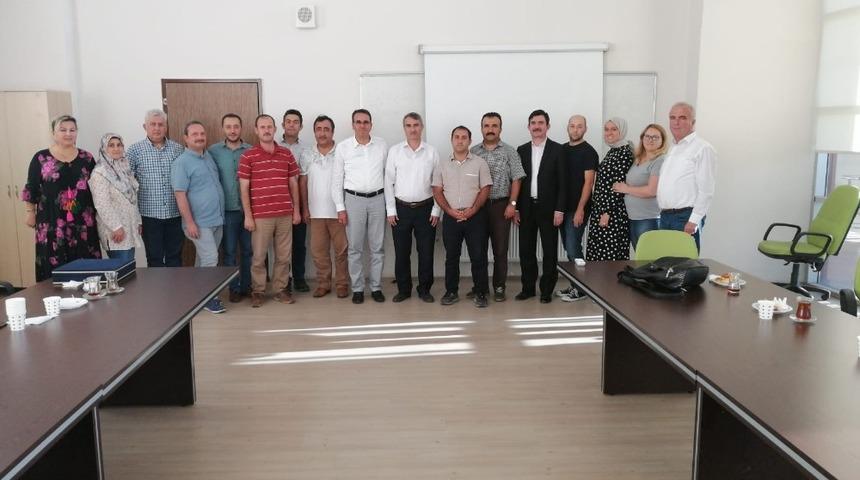 Orman Fak&uuml;ltesi&rsquo;nden Bahattin &Ccedil;elik&rsquo;e plaket