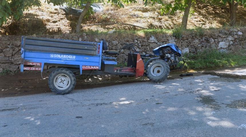 Tekeri yerinden fırlayan çapa motoru devrildi: 1 yaralı