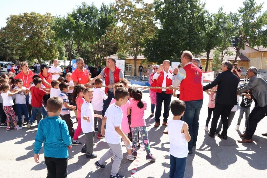 Anaokulu ve birinci sınıf &ouml;ğrencilerine okulu sevdirecek etkinlikler yapıldı