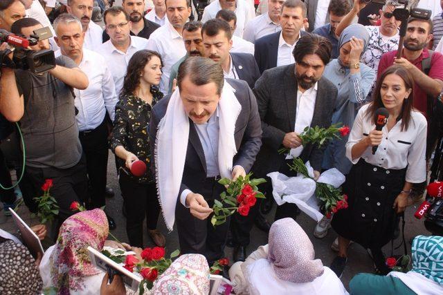 Memur-Sen Genel Başkanı Ali Yalçın’dan, HDP önünde eylem yapan ailelere destek