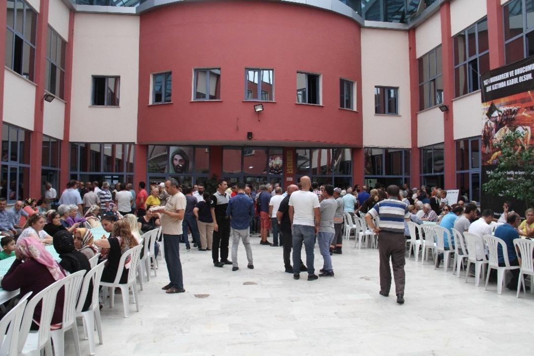 Kartal&rsquo;da Muharrem ayı dolayısıyla aşure ve lokma dağıtımı