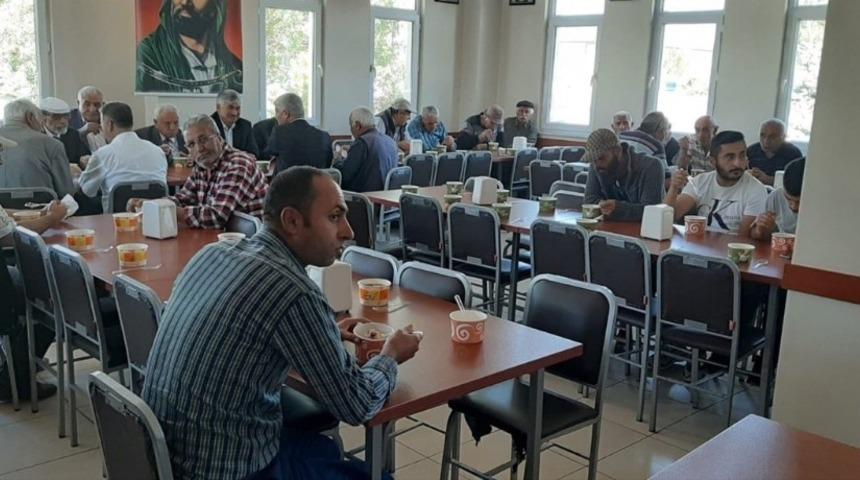 Ulaş’ta aşure ikramı yapıldı