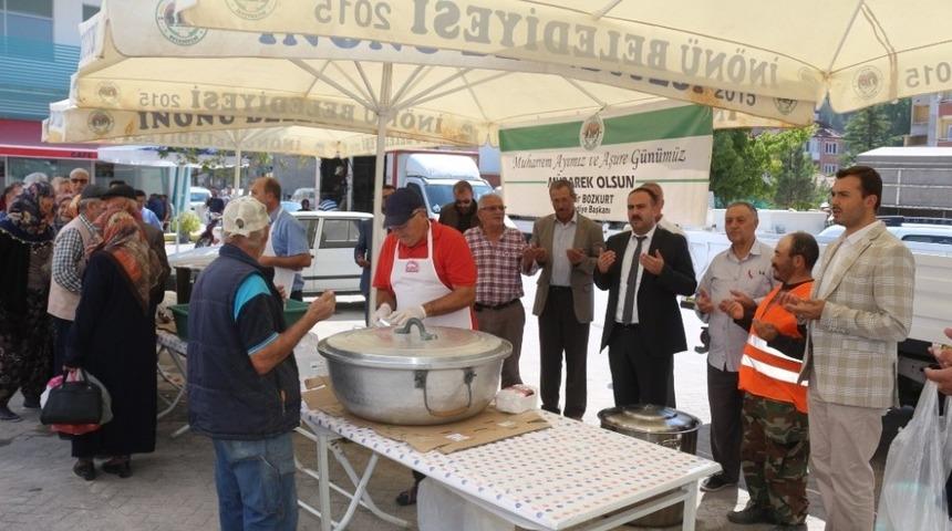 İn&ouml;n&uuml; Belediyesi&rsquo;nden Aşure İkramı