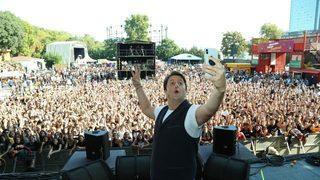 İlker Ayrık rock star gibi karşılandı!