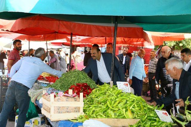 Başkan Orhan, pazar esnafını ziyaret etti