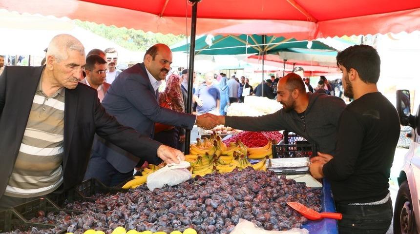 Başkan Orhan, pazar esnafını ziyaret etti