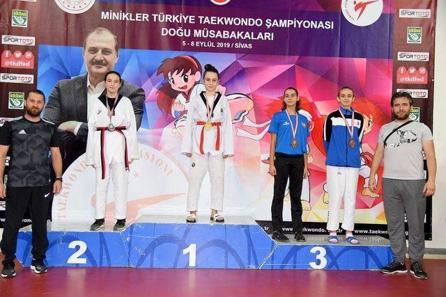 Minikler Türkiye Taekwondo Şampiyonası Değer, üçüncü oldu