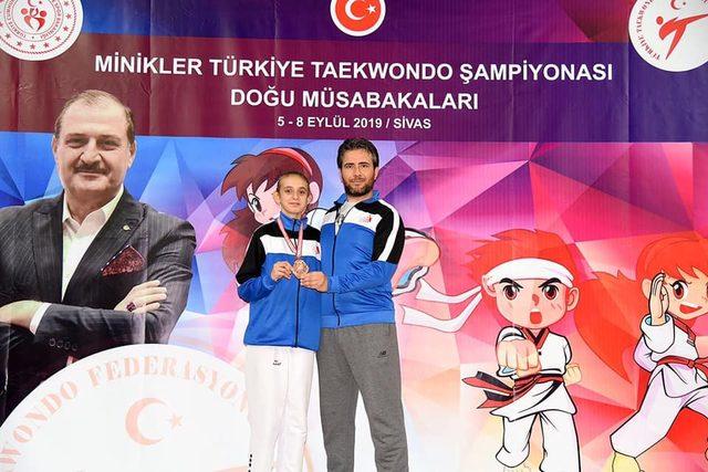 Minikler Türkiye Taekwondo Şampiyonası Değer, üçüncü oldu