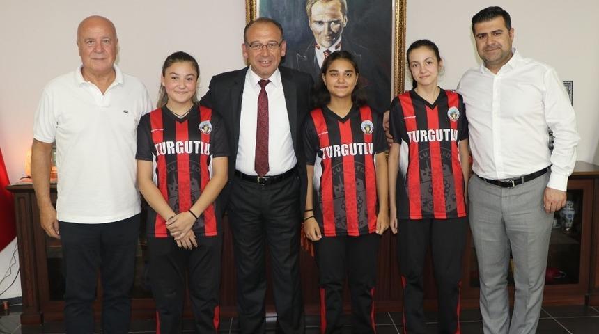 Başarılı hentbolcular milli takım kampına uğurlandı