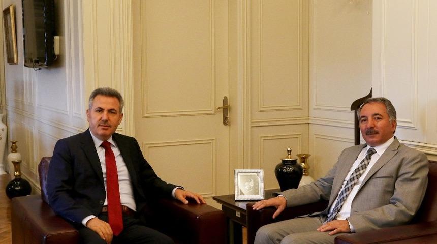 Ağrı Valisi Elban&rsquo;dan Rekt&ouml;r Karabulut&rsquo;a ziyaret