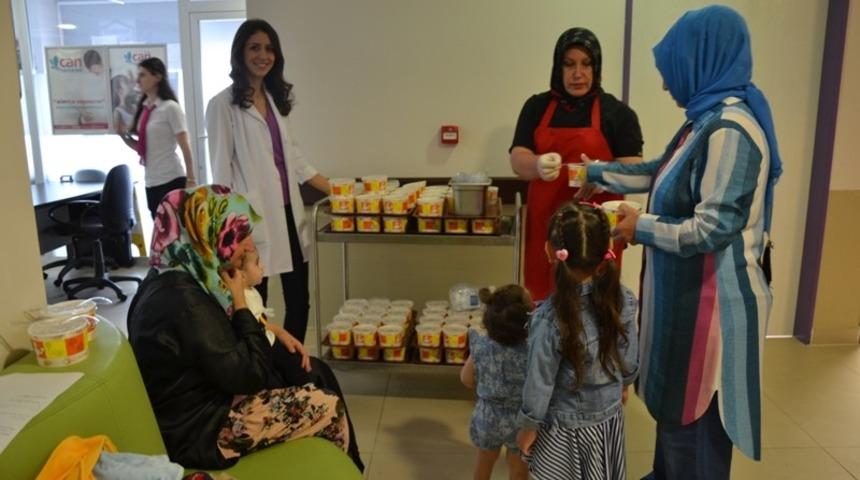 &Ouml;zel Biga Can Hastanesi aşure dağıttı