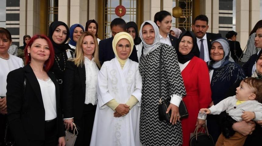 Meral Ahlatcı, Emine Erdoğan&rsquo;ı &Ccedil;orum davet etti