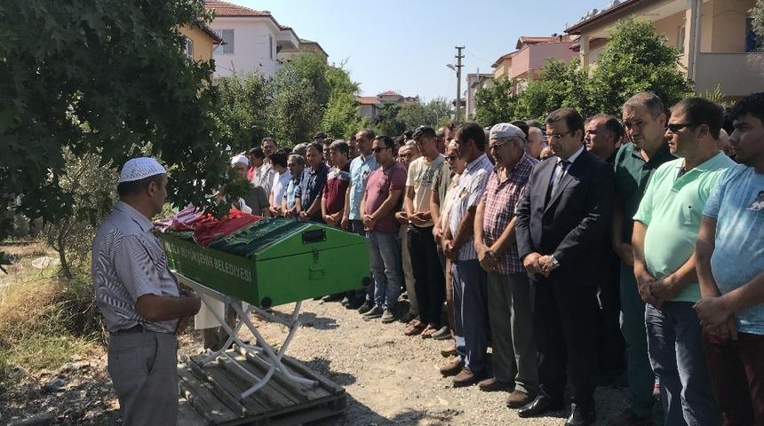 Kazada &ouml;len liseli Ayşe g&ouml;zyaşları i&ccedil;inde son yolculuğuna uğurlandı