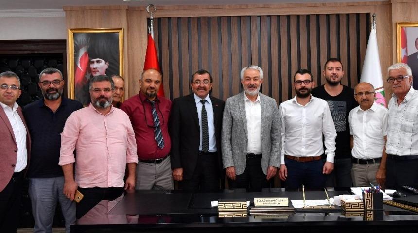 CHP&rsquo;den, AK Parti&rsquo;li Belediye Başkanı Başdeğirmen&rsquo;e nezaket ziyareti