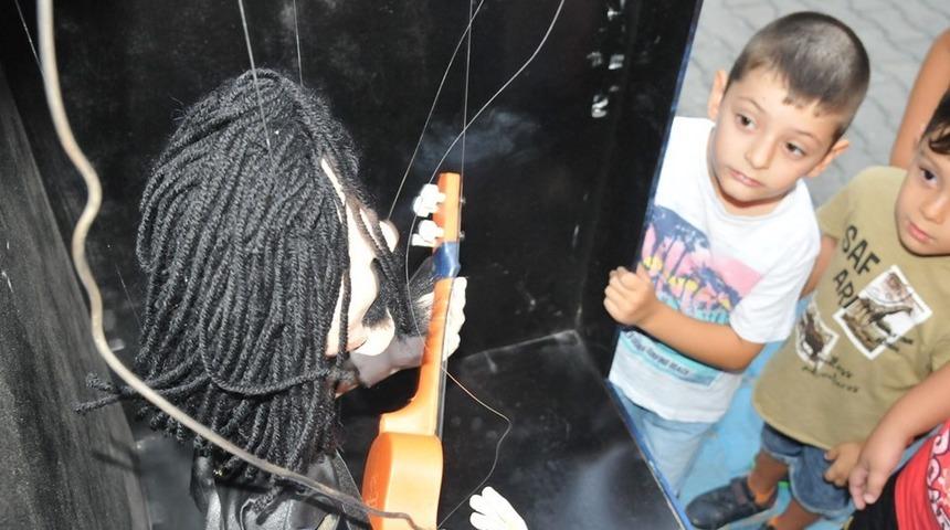 Kuklalar L&uuml;leburgazlı &ccedil;ocukların ilgi odağı