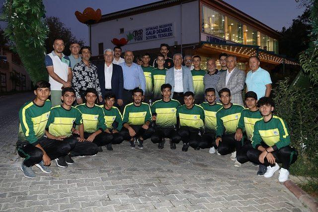 Başkan Güder, Battalgazi Belediyespor oyuncuları ile buluştu