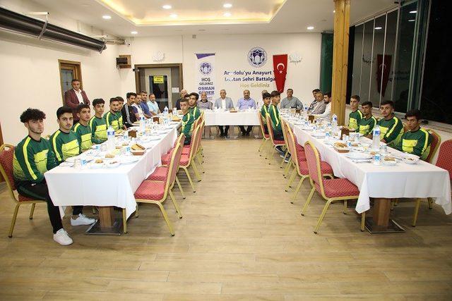 Başkan Güder, Battalgazi Belediyespor oyuncuları ile buluştu