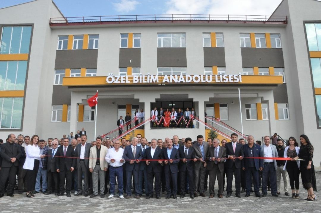 Y&uuml;ksekova&rsquo;da &Ouml;zel Bilim Anadolu Lisesi a&ccedil;ıldı
