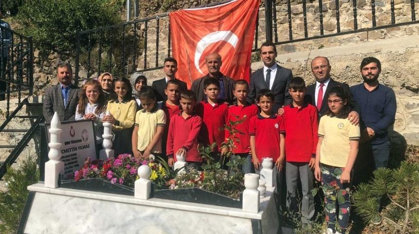 Necmettin öğretmenin ilk öğrencileri onu unutmadı