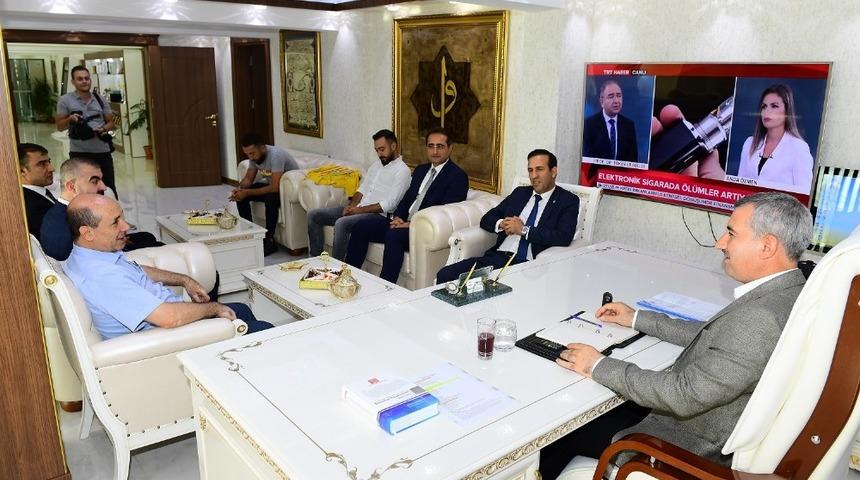 Yeni Malatyaspor y&ouml;netiminden &Ccedil;ınar&rsquo;a ziyaret