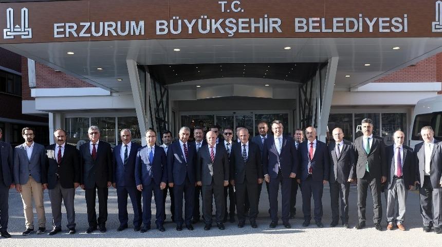 Bakan Turhan’dan Büyükşehir’e ziyaret