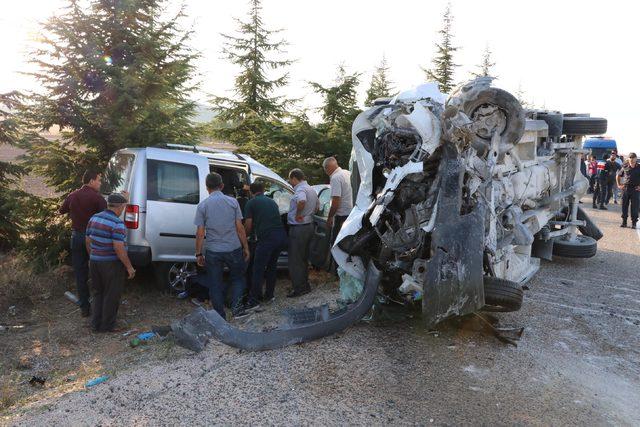 Eskişehir'de kaza: 2 ölü, 2 yaralı