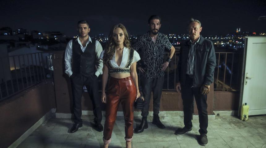 Çukur yeni sezonda kadınların gücü konuşacak! Hazal Subaşı ve Damla Sönmez, Çukur'da hangi rolde oynuyor?