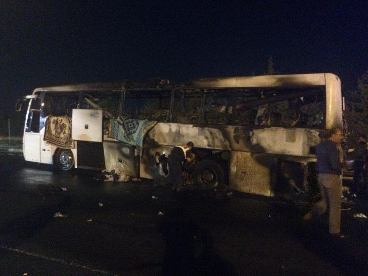 Faciadan dönüldü! Yolcu otobüsü alev topuna döndü G4
