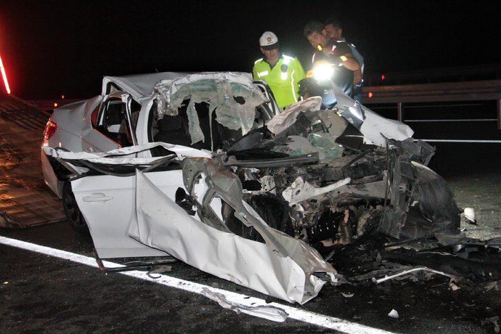 Feci kaza! Otomobil, çimento yüklü kamyona çarptı: 2 ölü G2