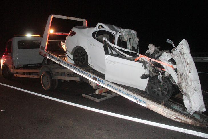 Feci kaza! Otomobil, çimento yüklü kamyona çarptı: 2 ölü G5