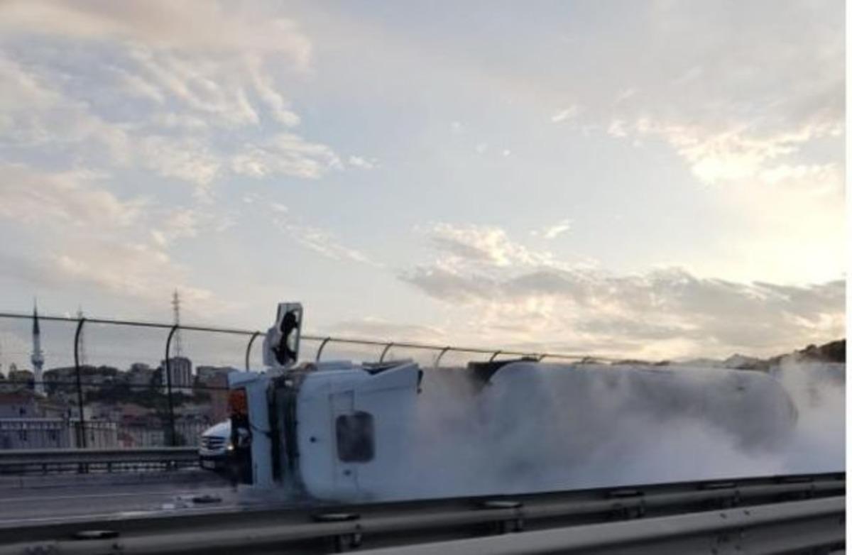 Son dakika! TEM'de gaz tankeri devrildi! Kaza anı kamerada