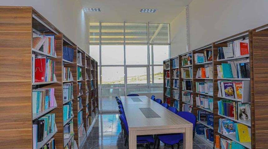 Merkez k&uuml;t&uuml;phane yeni binaya taşındı