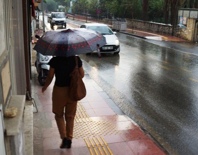 Aydınlılar güne yağmurla başladı