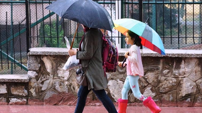 Aydınlılar g&uuml;ne yağmurla başladı