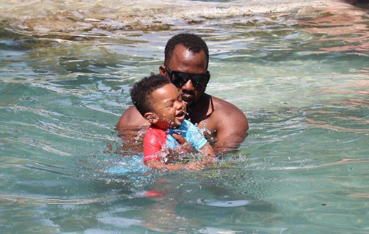 Turistler Pamukkale'deki antik havuzda yüzdüler G4