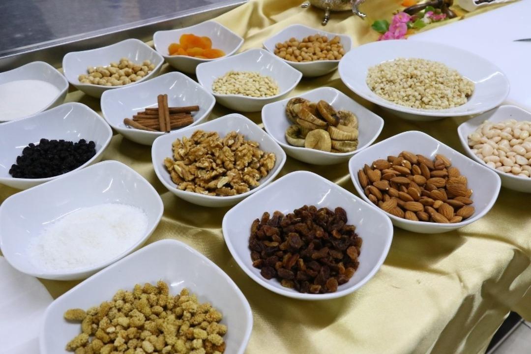 Ey&uuml;psultan Belediyesinden 14 bin kişiye aşure ikramı