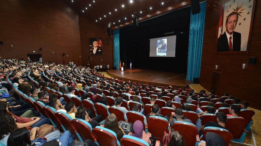 Yeni kayıt yaptıran &ouml;ğrencilere &lsquo;Hoş Geldiniz&rsquo; etkinliği
