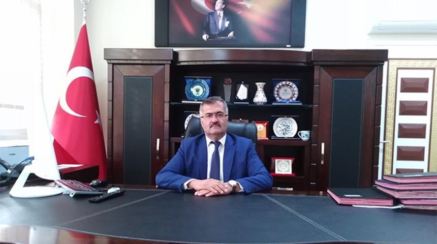 Milli Eğitim M&uuml;d&uuml;r&uuml; Tevke&rsquo;den &ouml;ğrencilere kitap okuyun &ccedil;ağrısı