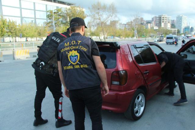 İstanbul'da okul önlerinde denetimler sürüyor