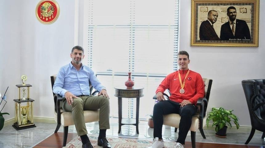 Başkan Kocaman Kartepe&rsquo;nin gururu Tan&rsquo;ı misafir etti